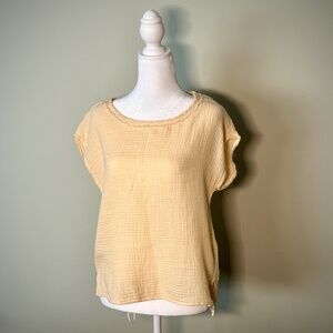 Yellow Textured Short Sleeve Shirt in Yellow by T Tahari (M)